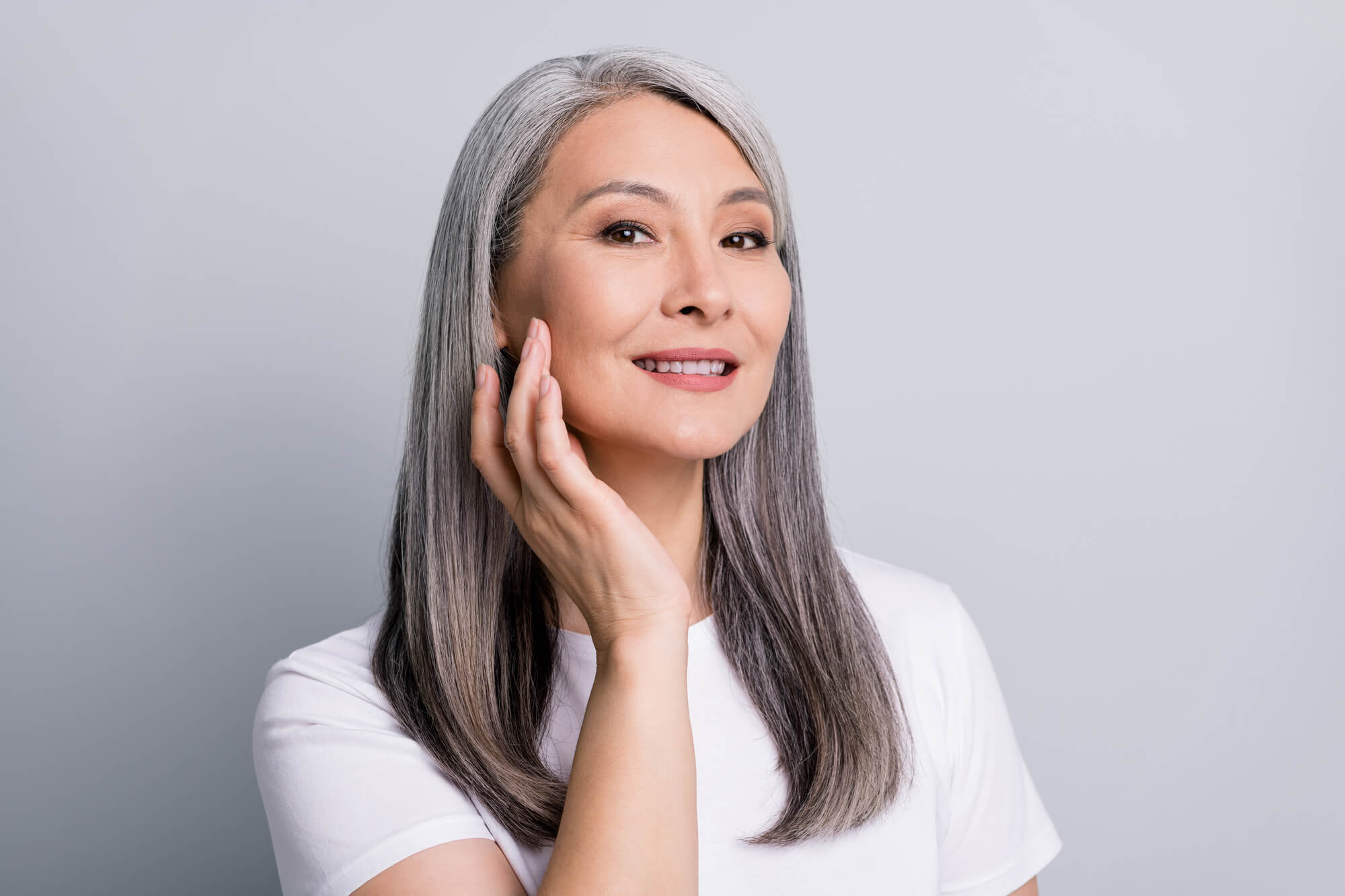 Dyeing Your Hair Ash or Going Blonde to Facilitate the Transition is a True Terror for Many Asian Hair Customers